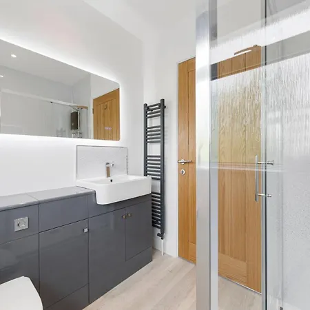 Будинок відпочинку Grayle House By Cliftonvalley *